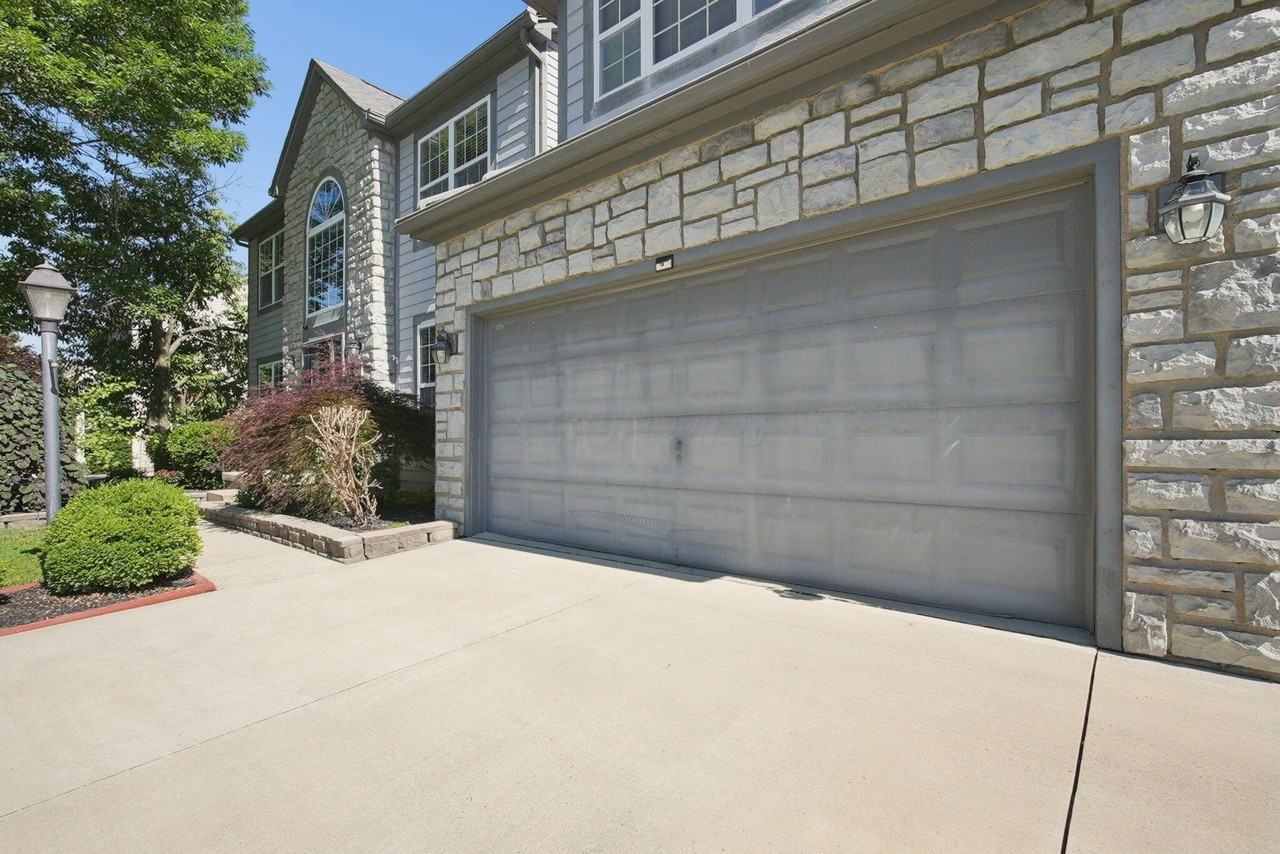 6657 Springview Dr - Photo 5 of 50