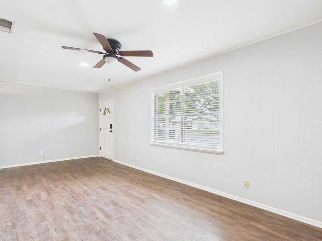 207 Skylark Dr - Photo 3 of 23