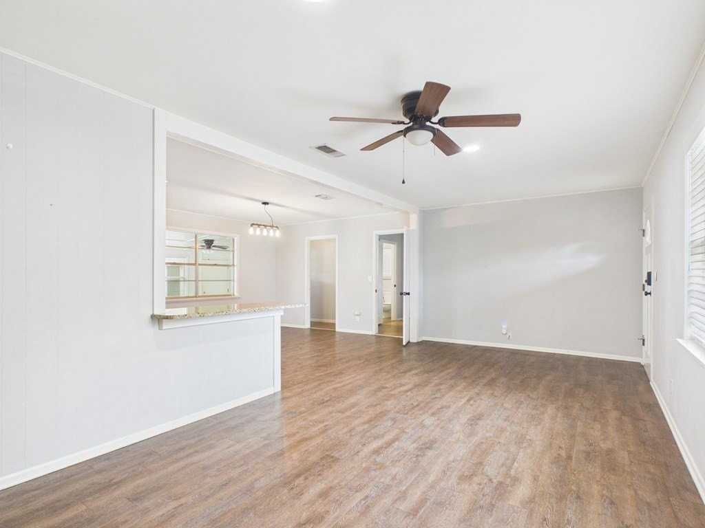 207 Skylark Dr - Photo 4 of 23
