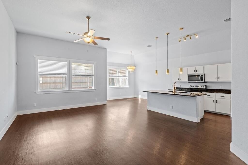 211 Winston Dr - Photo 4 of 15