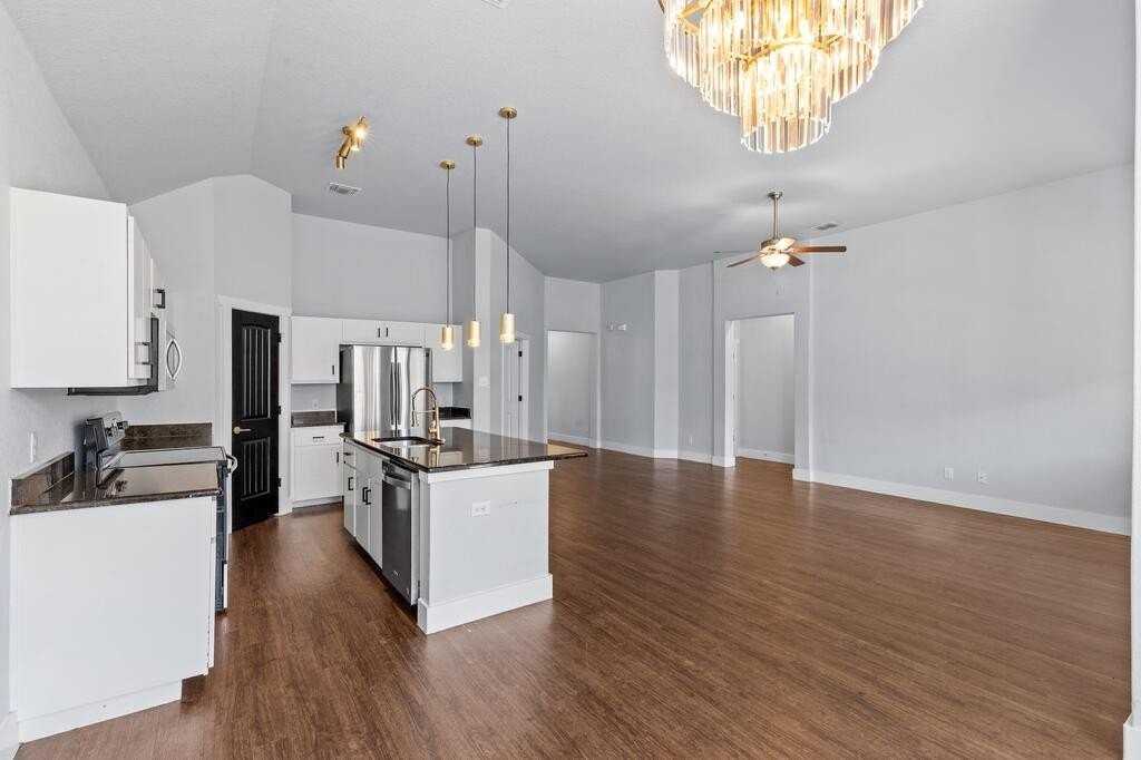211 Winston Dr - Photo 7 of 15