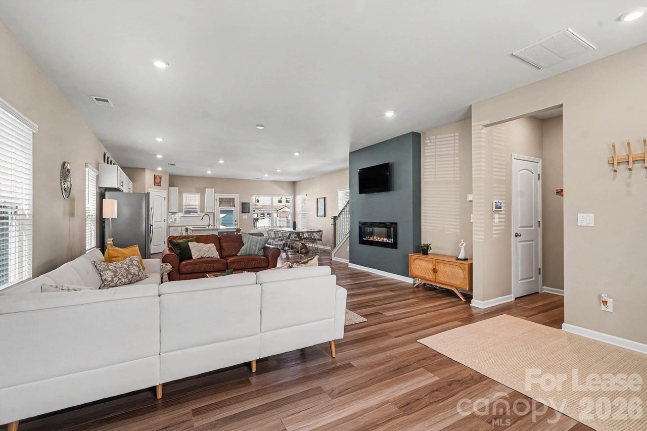 9002 Ramsford Ct - Photo 6 of 30