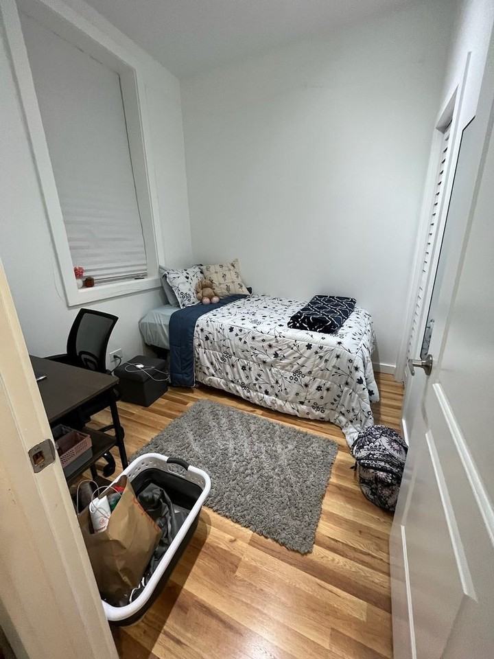 1037 W Polk St #1R - Photo 4 of 10