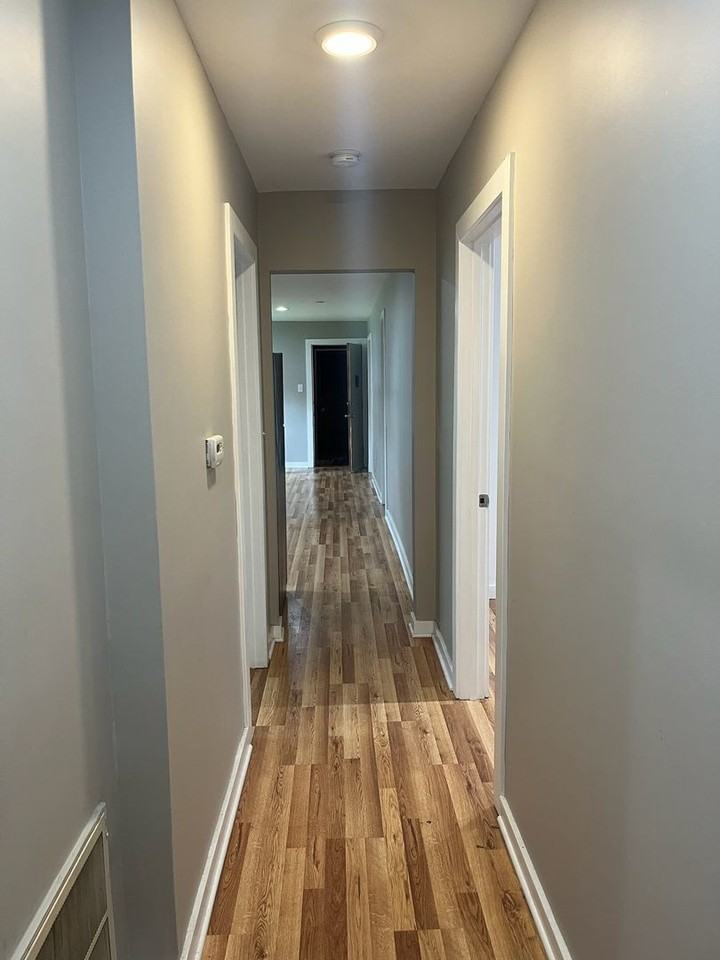1037 W Polk St #1R - Photo 6 of 10