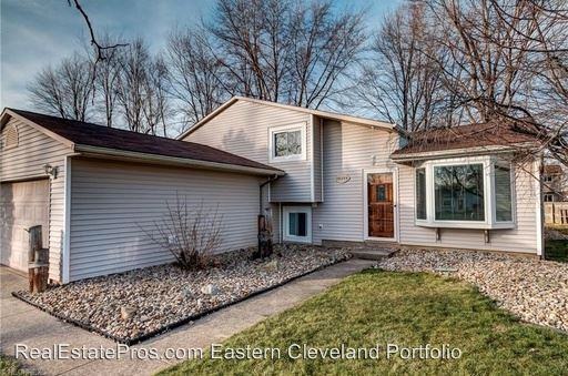 36499 Port Dr - Photo 3 of 46