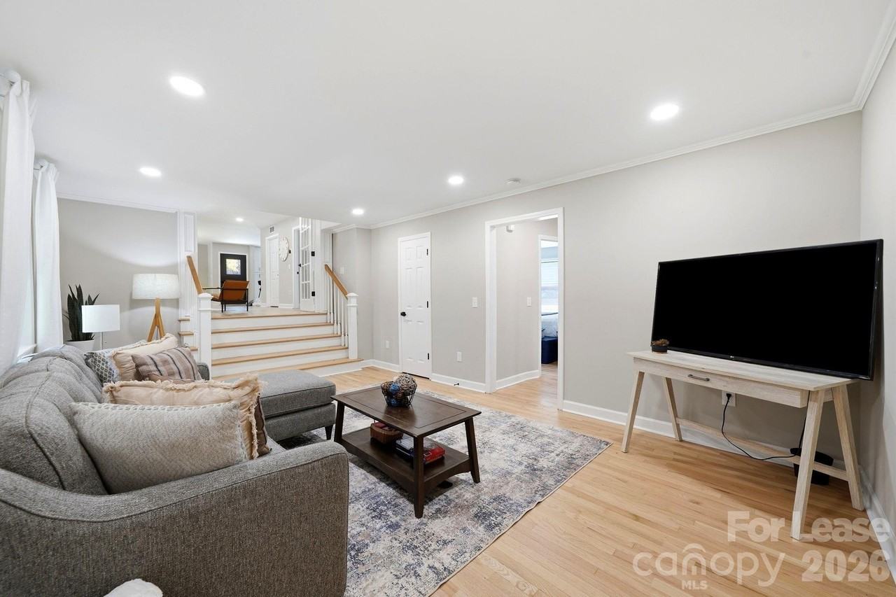 434 Sunnyside Dr Se - Photo 4 of 18