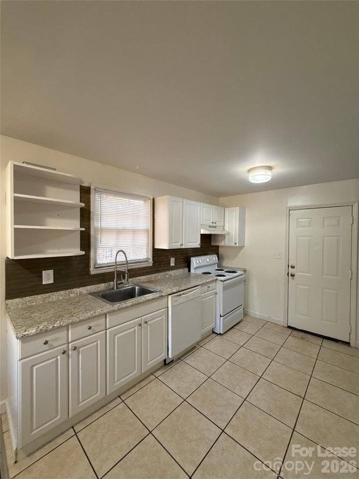 5135 Grapevine Dr - Photo 6 of 14
