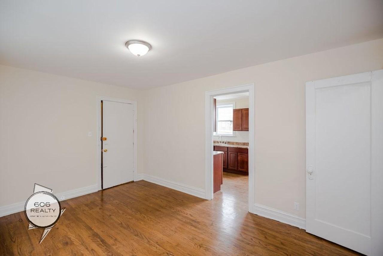 5011 W Cermak Rd #14 - Photo 4 of 7