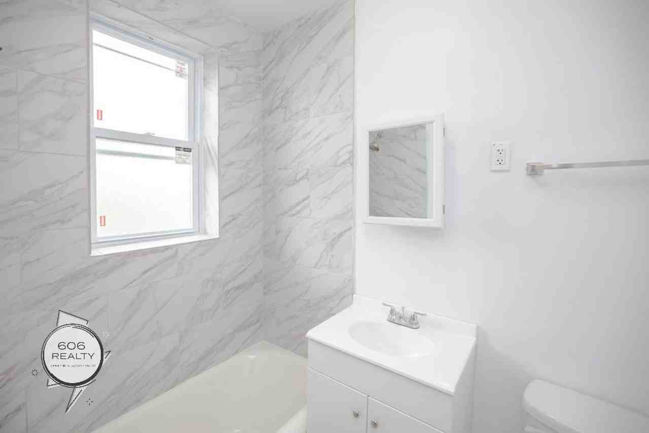 5011 W Cermak Rd #14 - Photo 5 of 7