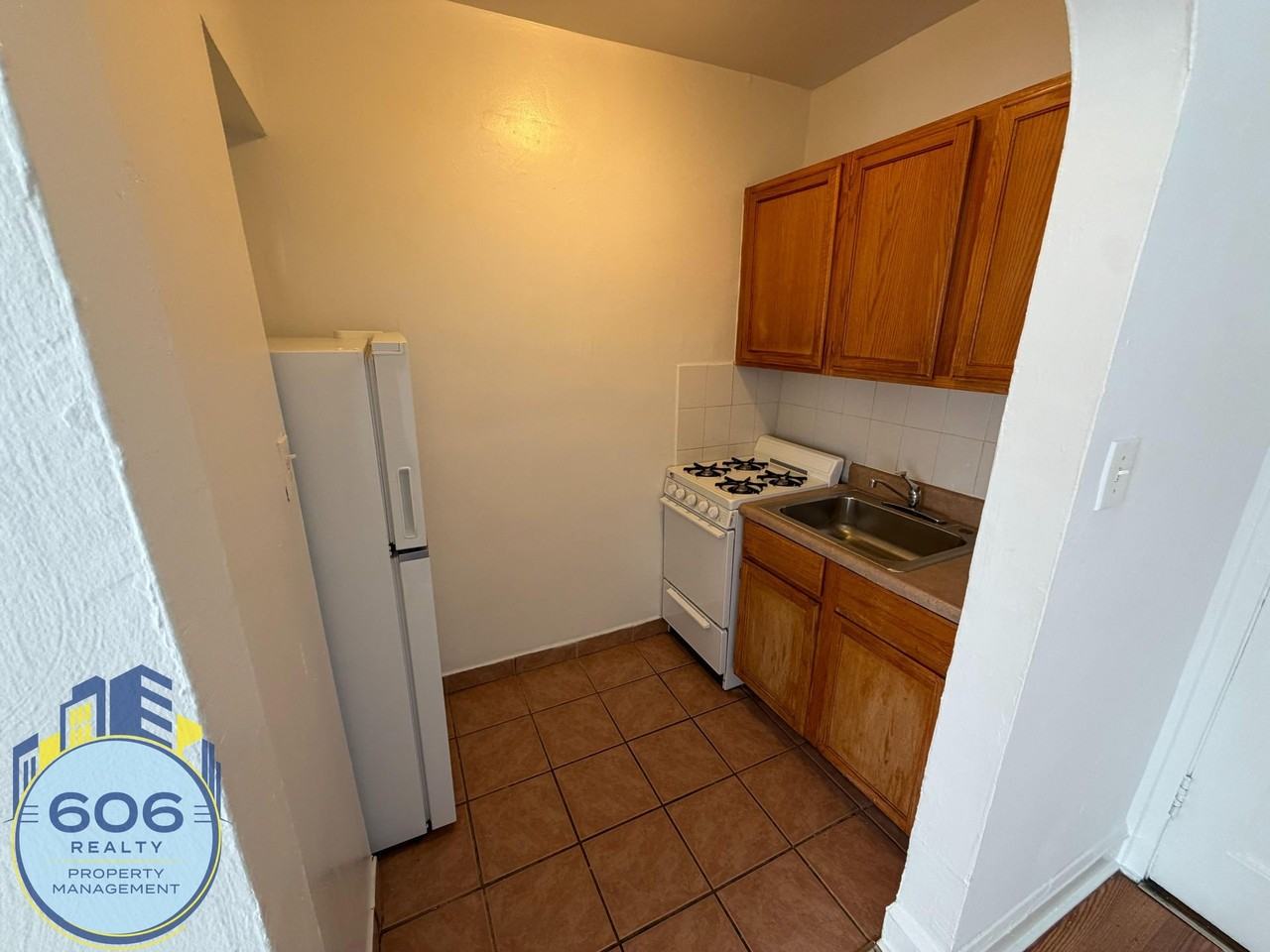 1135 W Lunt Ave #211 - Photo 6 of 14