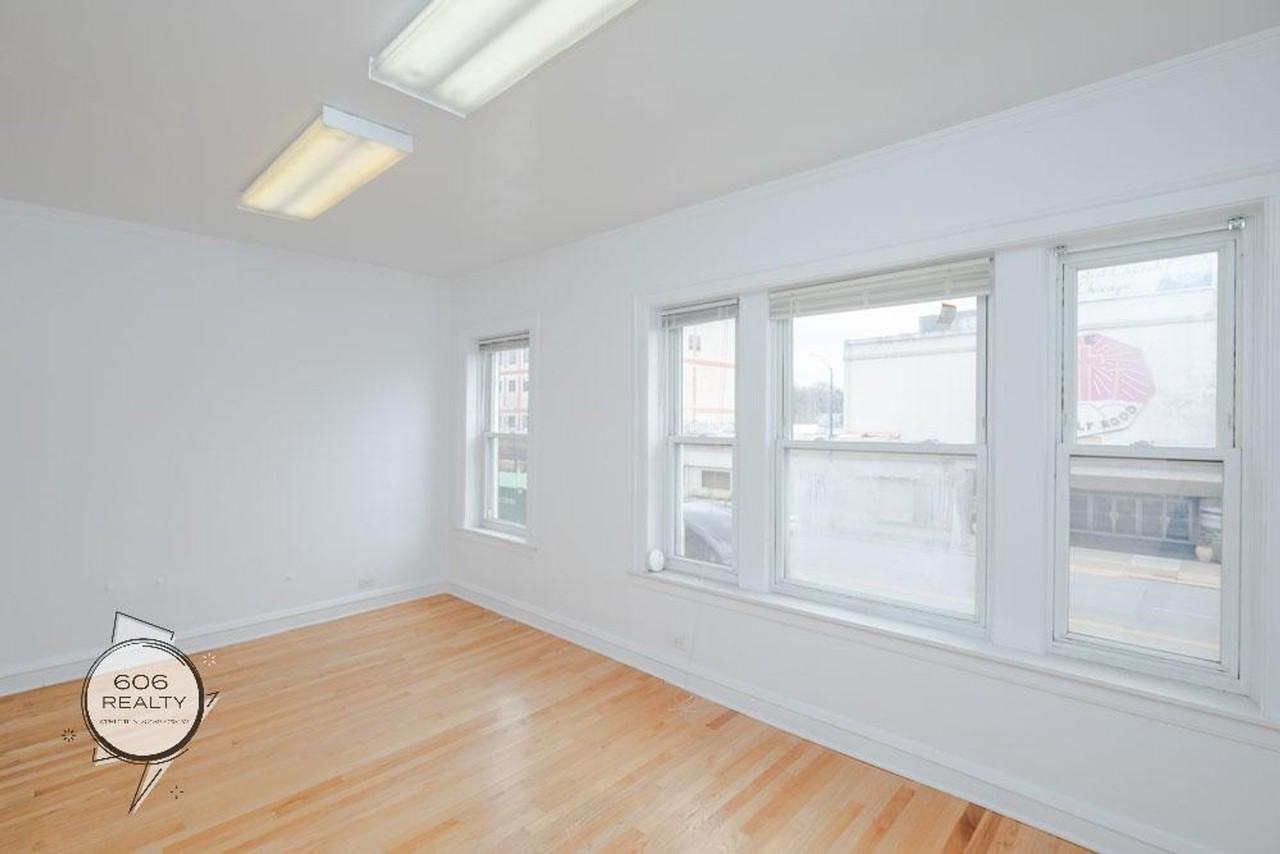 1550 W 95th St #308 - Photo 3 of 8