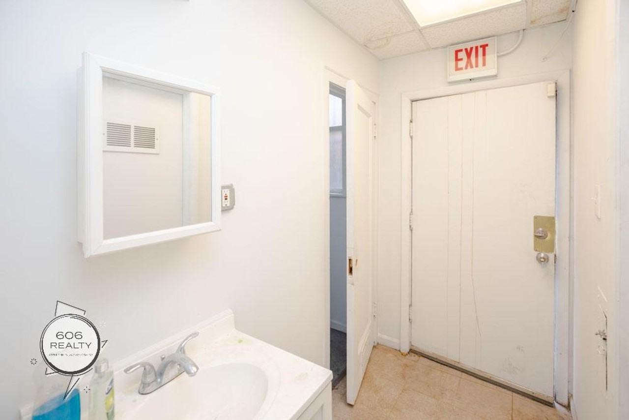 1550 W 95th St #308 - Photo 4 of 8