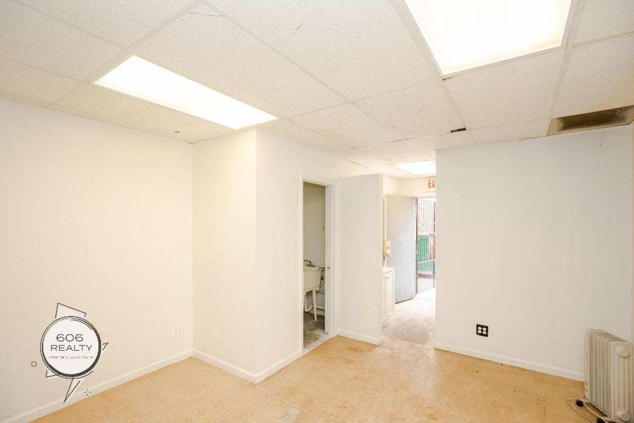 1550 W 95th St #308 - Photo 5 of 8