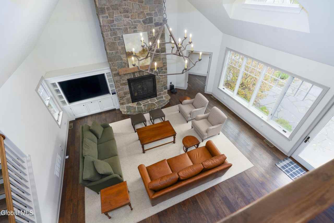 15 Saratoga Farm Rd - Photo 5 of 50