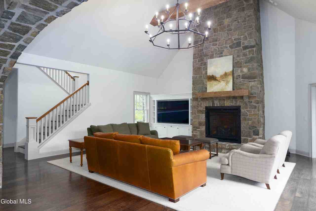 15 Saratoga Farm Rd - Photo 7 of 50