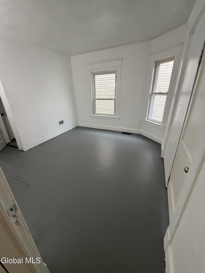 82 Robinson St #1 - Photo 3 of 12