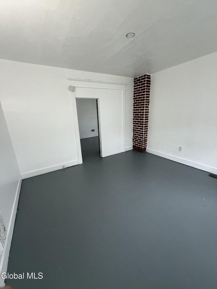 82 Robinson St #1 - Photo 5 of 12