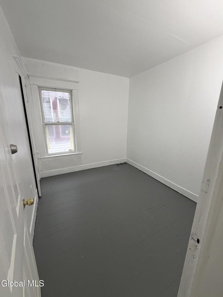 82 Robinson St #1 - Photo 7 of 12