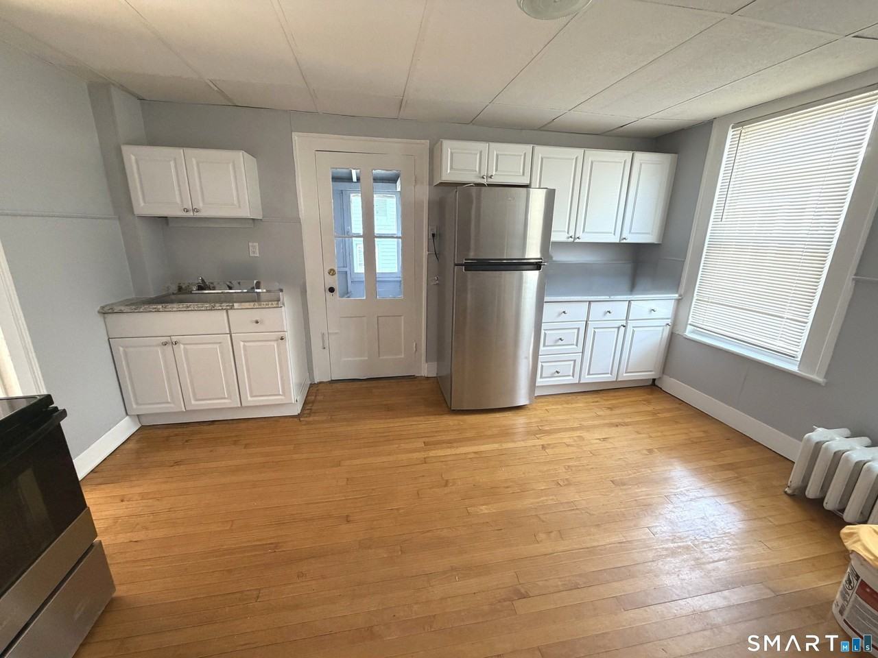 129 Quaker Ln S #2ndFL - Photo 3 of 13