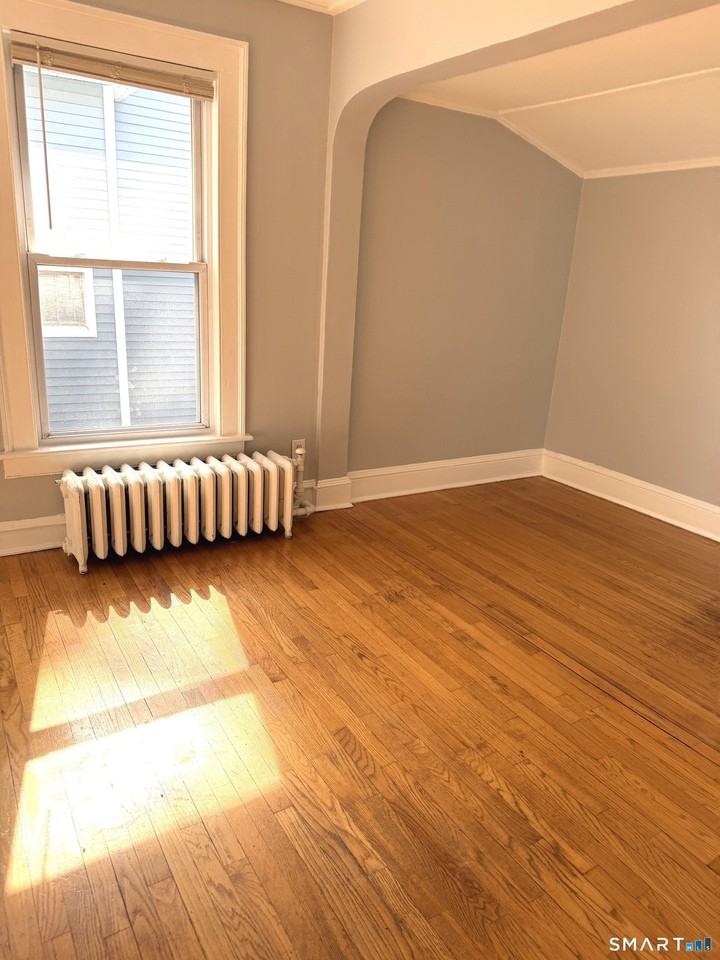 129 Quaker Ln S #2ndFL - Photo 5 of 13