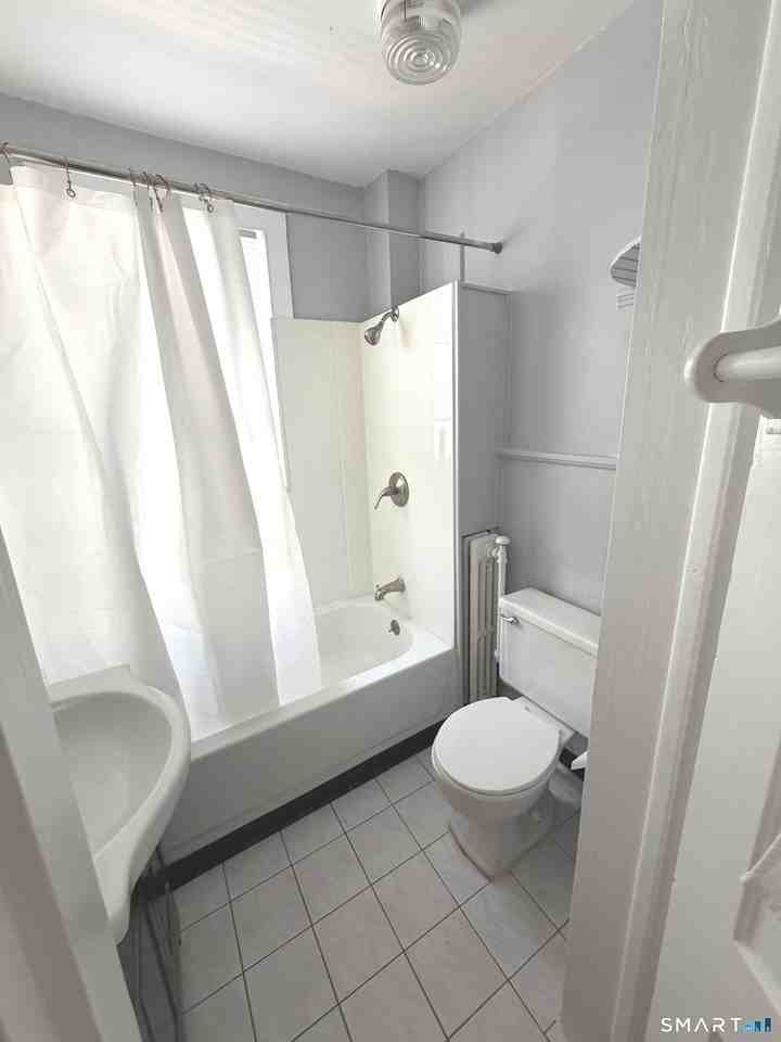 129 Quaker Ln S #2ndFL - Photo 6 of 13