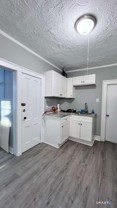 129 Quaker Ln S #1stFL - Photo 1 of 1
