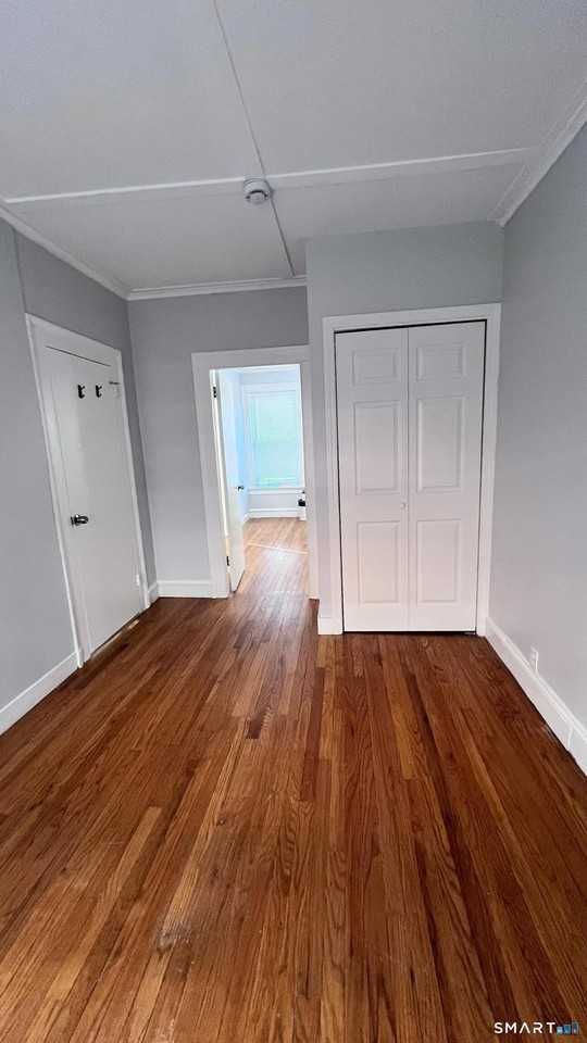 129 Quaker Ln S #1stFL - Photo 3 of 6