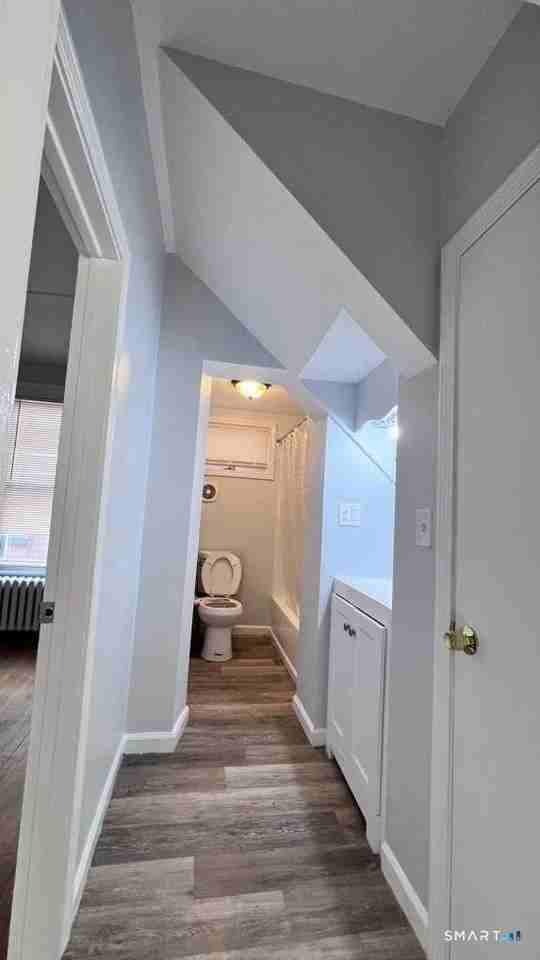 129 Quaker Ln S #1stFL - Photo 4 of 6