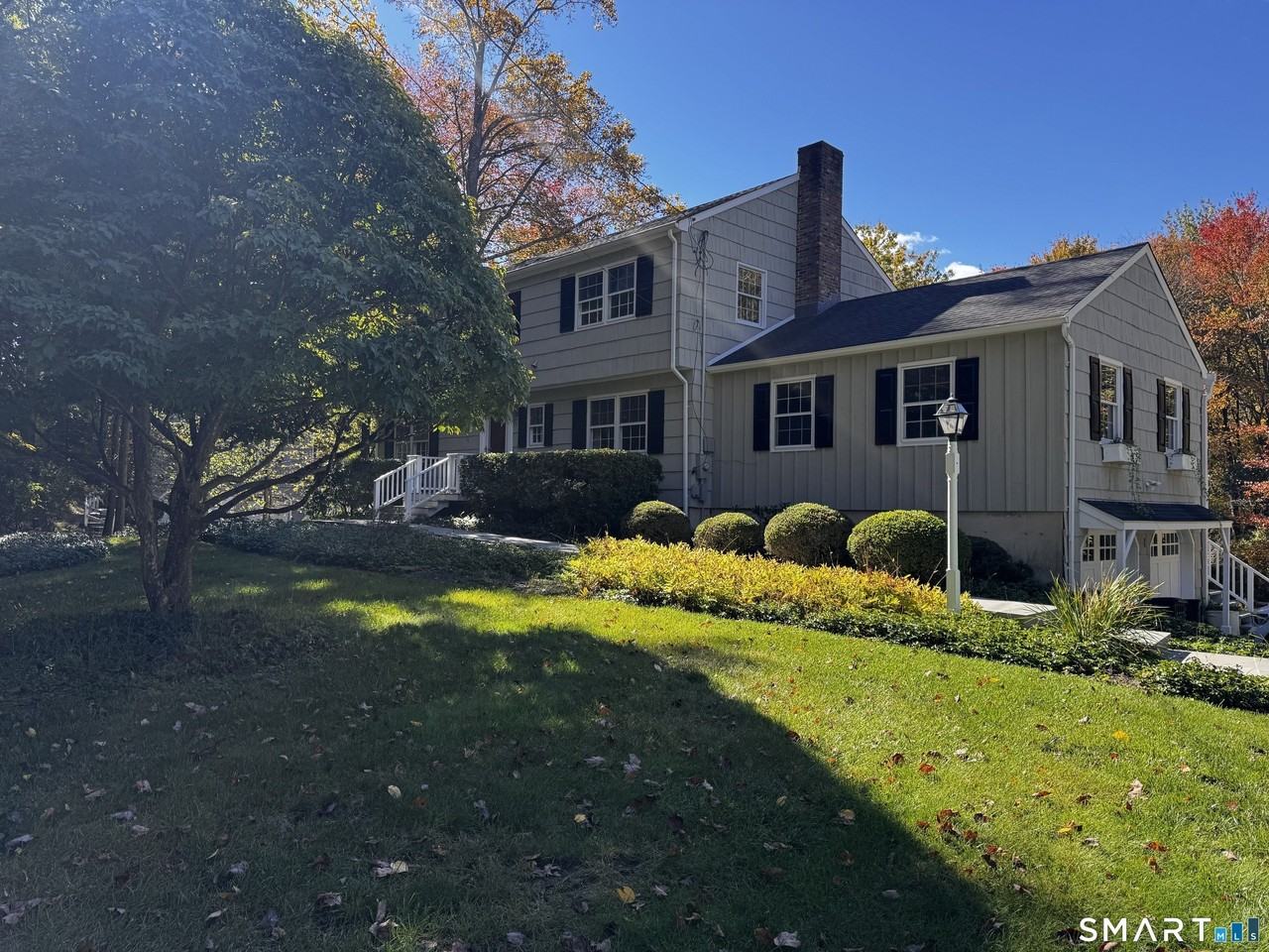 6 Heathwood Ln - Photo 2 of 21