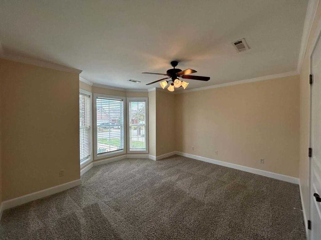 221 Princeton Dr - Photo 2 of 17