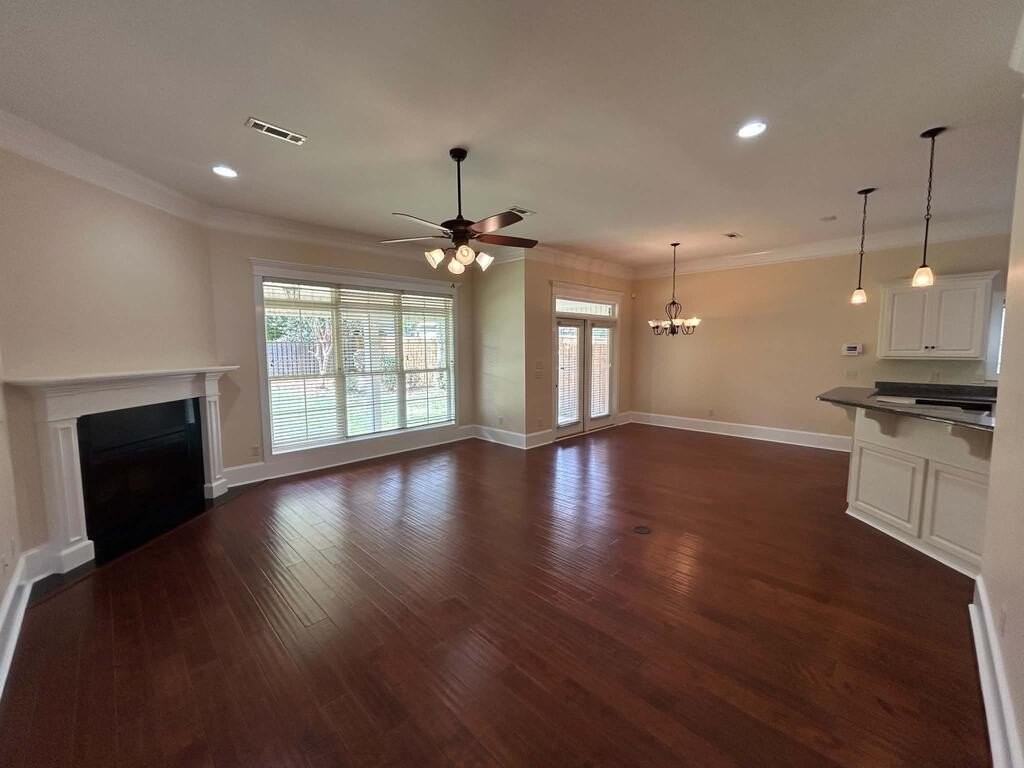 221 Princeton Dr - Photo 6 of 17