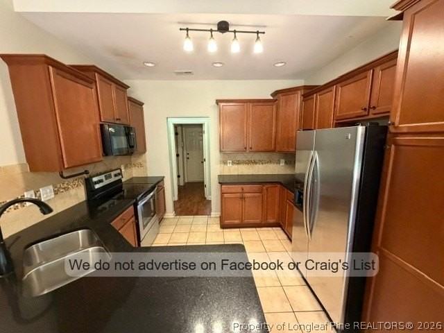 194 Tadcaster Ct - Photo 5 of 19