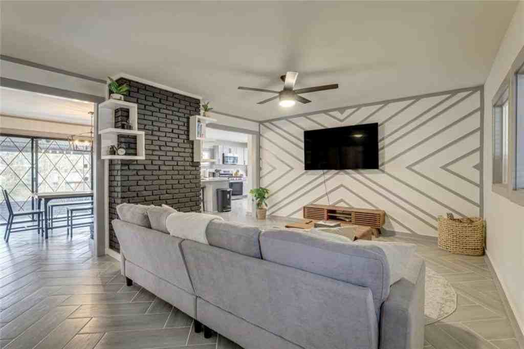 1944 Cindy Dr - Photo 4 of 22