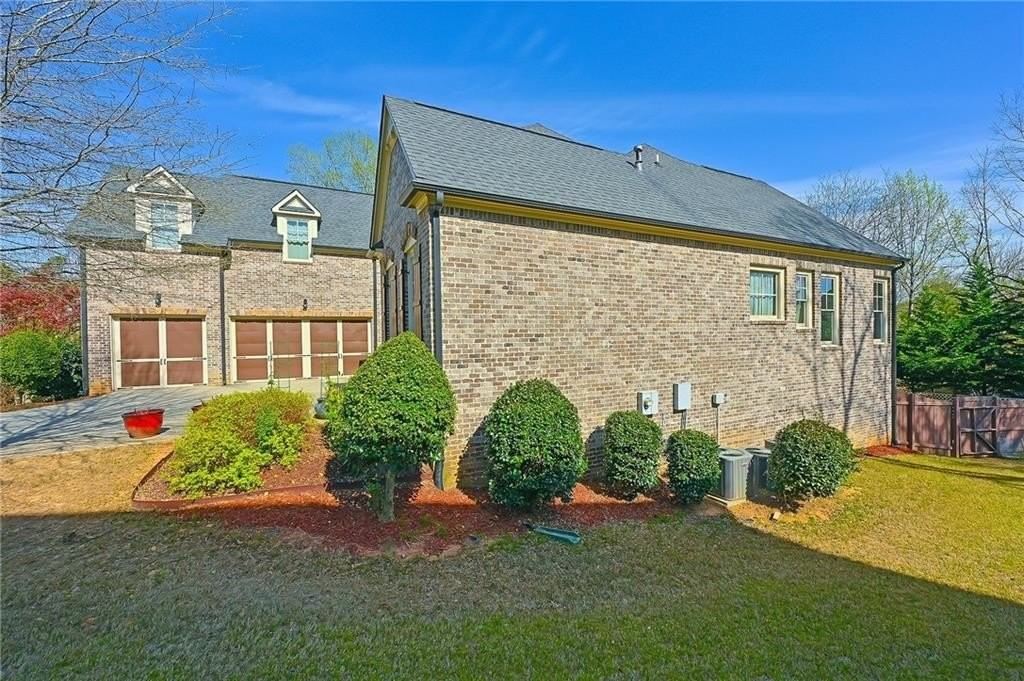 10300 Meadow Crest Ln - Photo 3 of 50