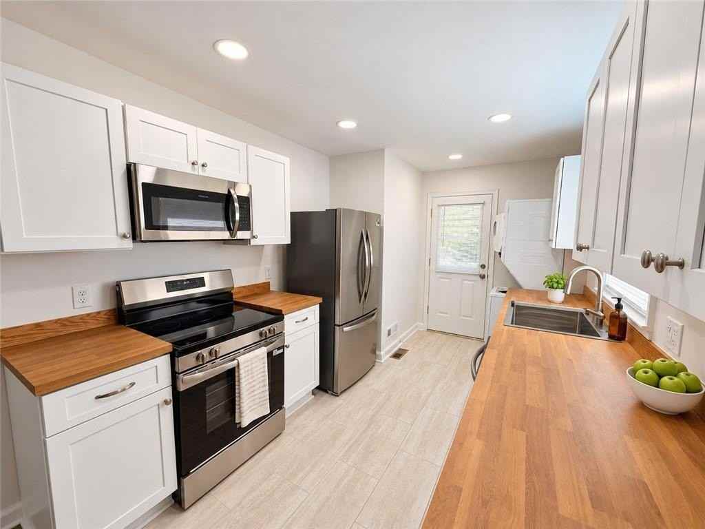 1438 Midlawn Dr - Photo 3 of 12