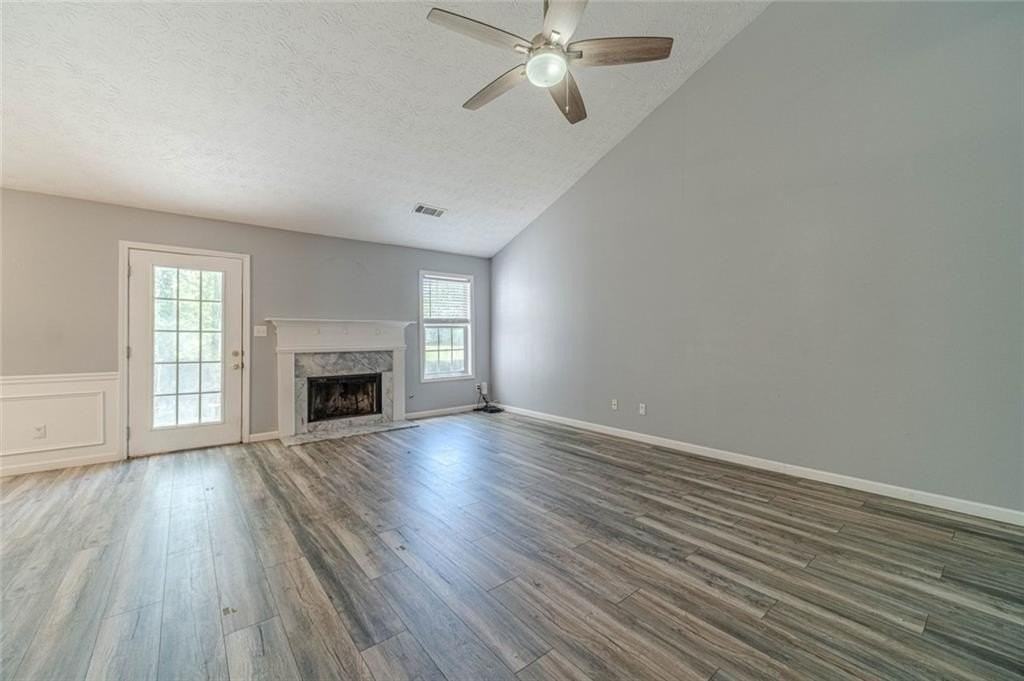 1617 Amhearst Walk Rd - Photo 4 of 37