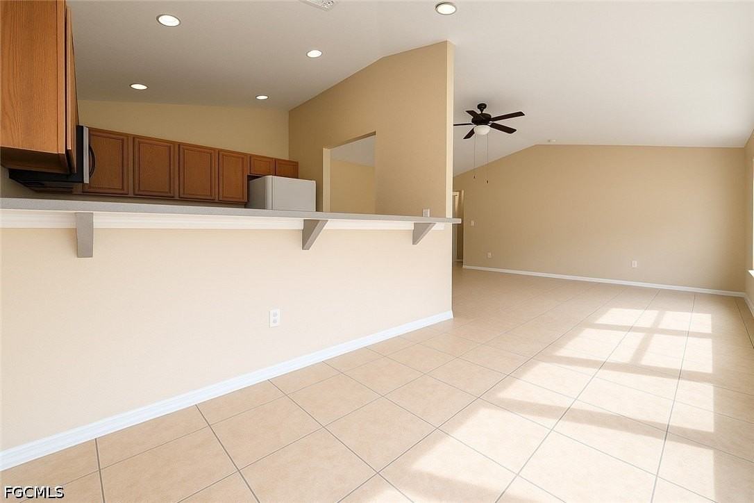 351 Justice Ave - Photo 4 of 23
