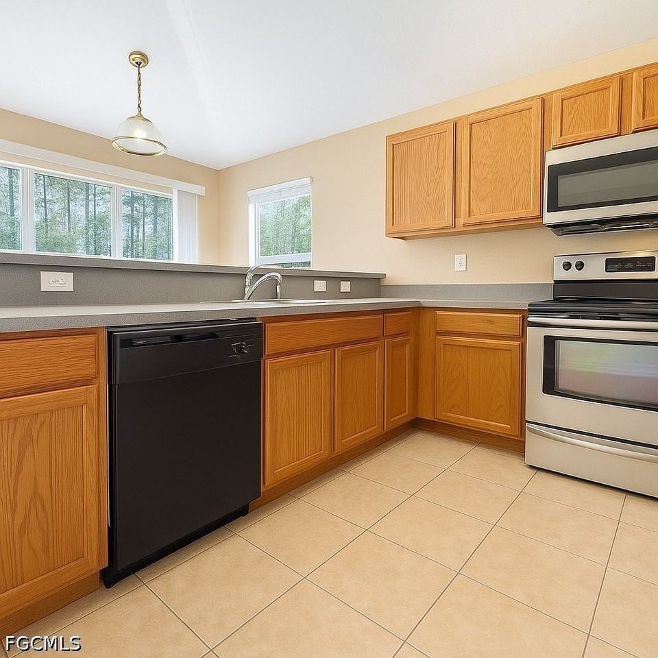 351 Justice Ave - Photo 7 of 23
