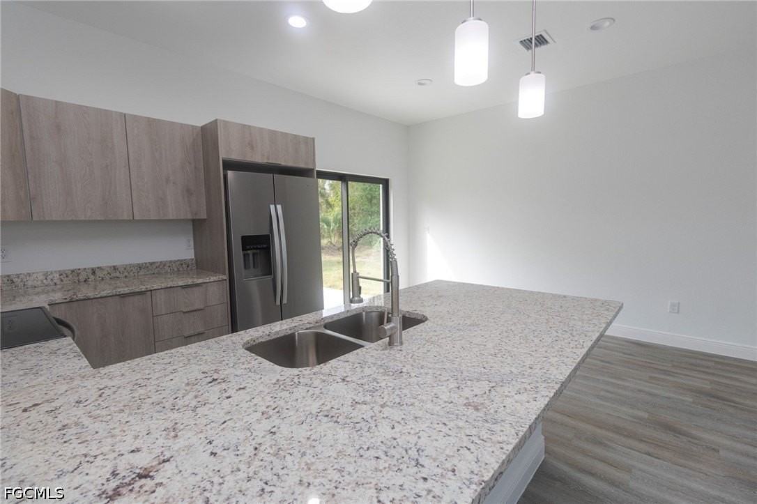 8032 Mangrove Cir - Photo 7 of 37