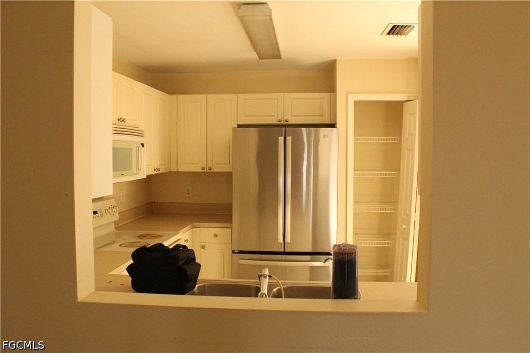 703 Se 8th Ter #B - Photo 2 of 11