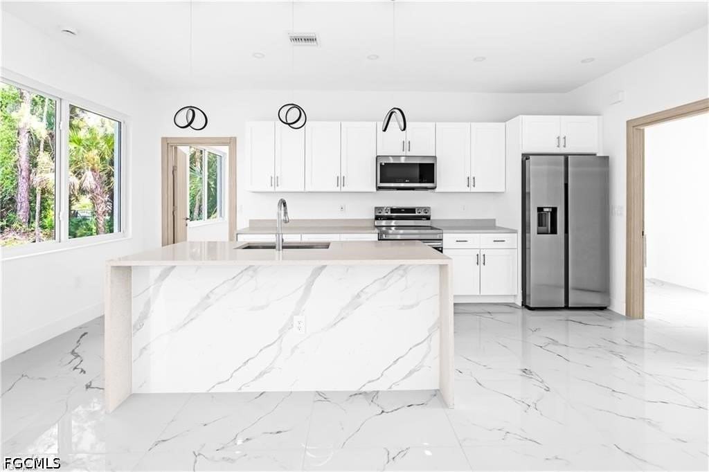 718 Robert Ave - Photo 3 of 16