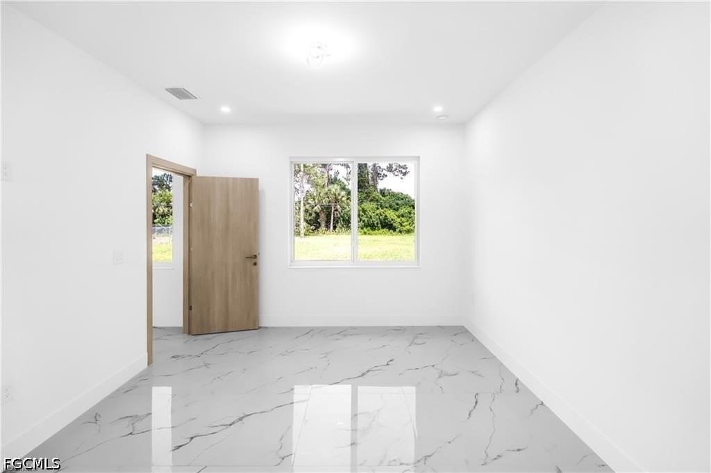718 Robert Ave - Photo 5 of 16