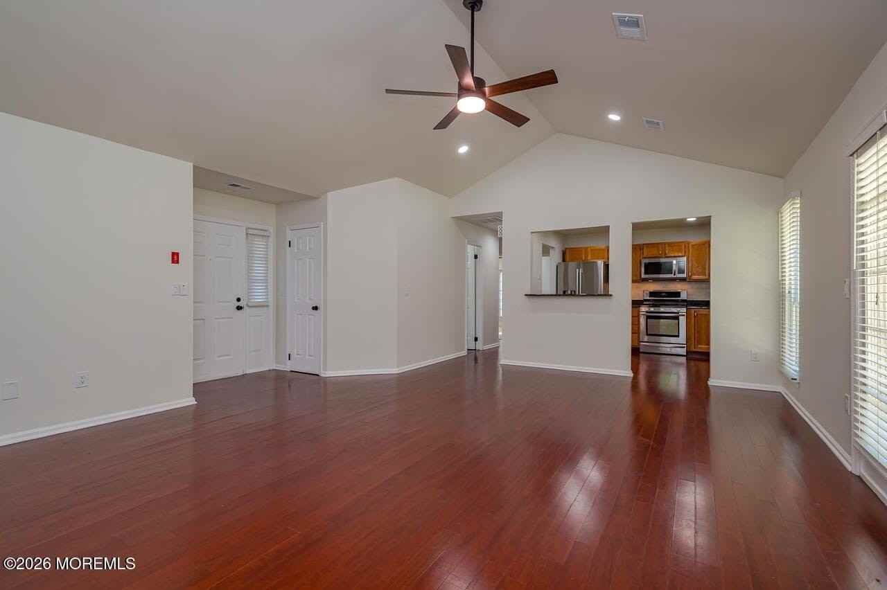 81 Poplar Pl - Photo 3 of 23