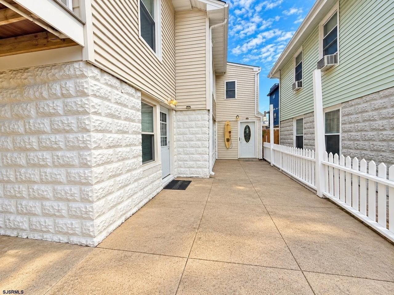 119 N Newark Ave - Photo 3 of 11