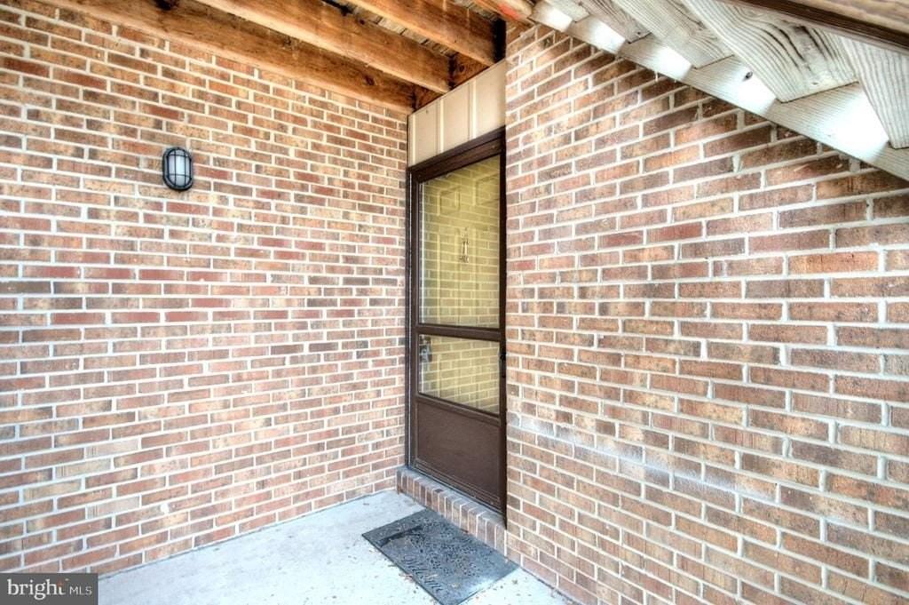 14 Pickwick Pl - Photo 5 of 37