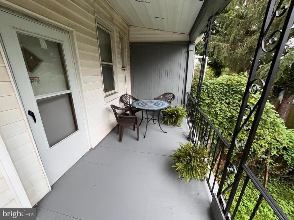 675 Rutherford Ave - Photo 3 of 13