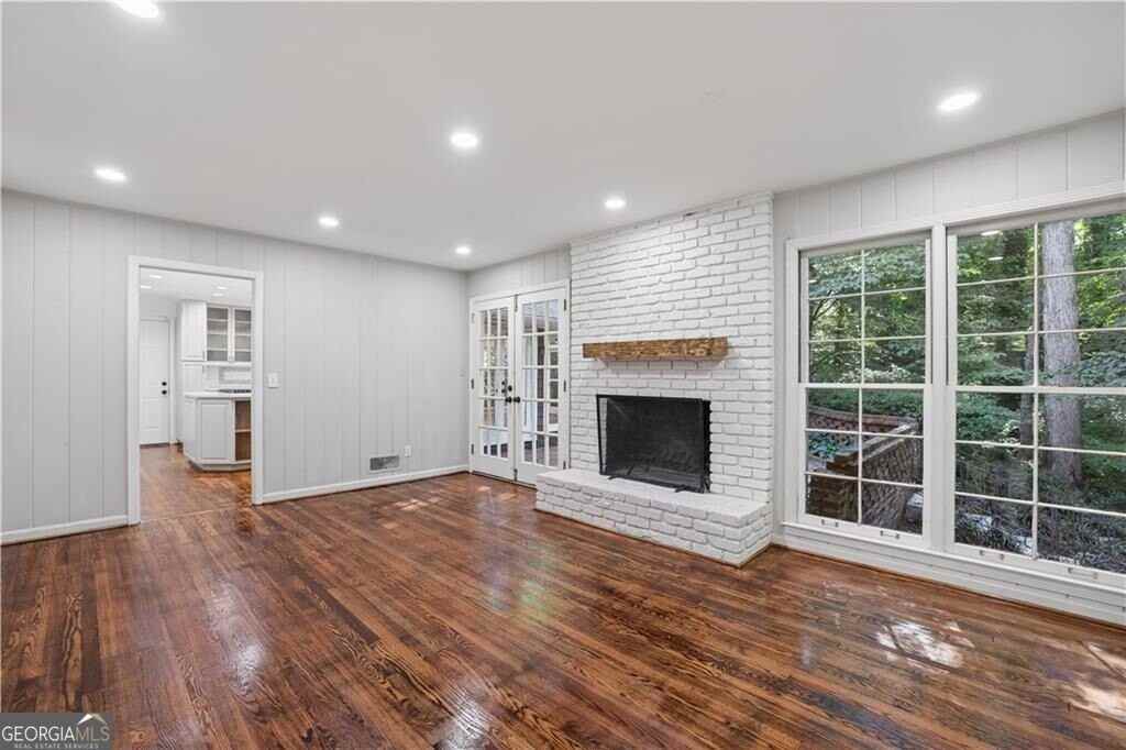 4601 Club Cir Ne - Photo 5 of 30