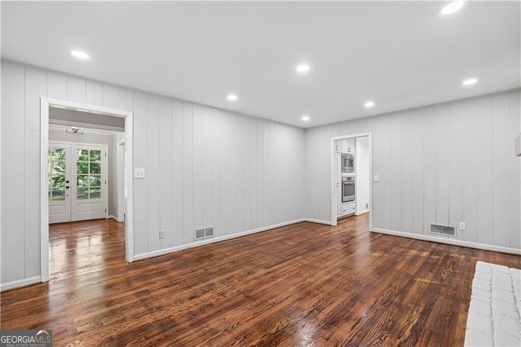 4601 Club Cir Ne - Photo 7 of 30
