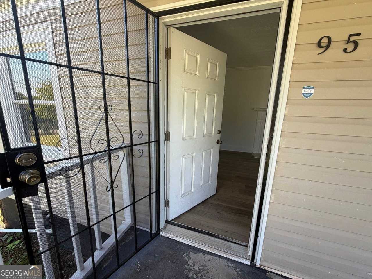 952 Estes Dr Sw - Photo 3 of 10