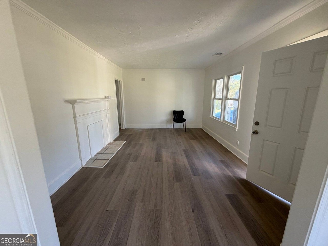 952 Estes Dr Sw - Photo 4 of 10